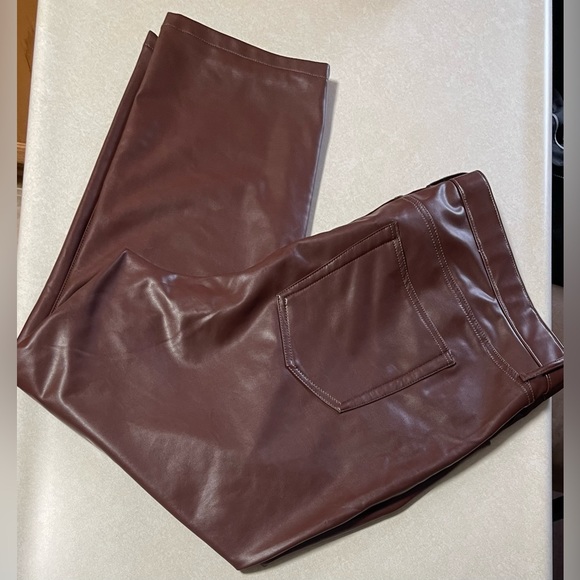 Abercrombie & Fitch Curve Love Criss-Cross Waist
Vegan Leather 90s Straight 22 - Picture 13 of 13